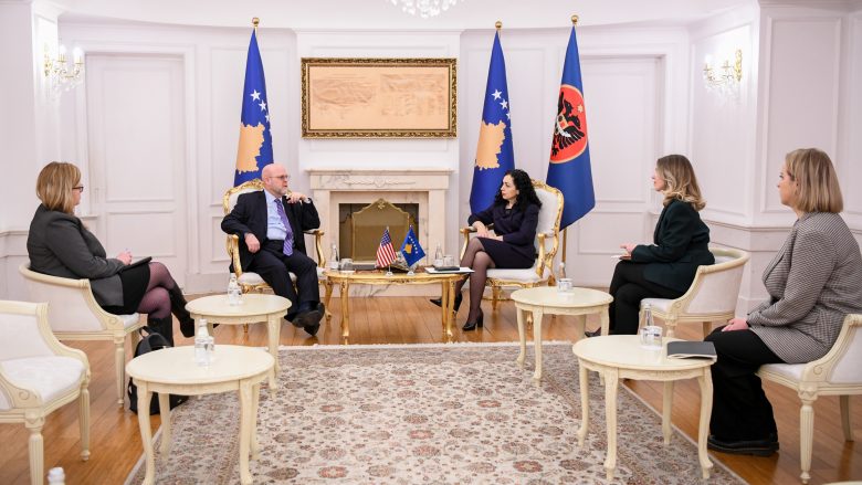 Osmani pret Hovenierin në Presidencë, temë diskutimi dialogu Kosovë-Serbi