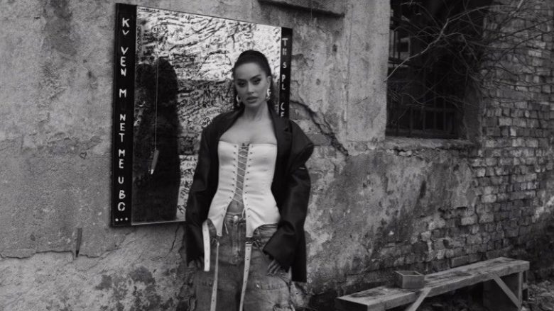 Dafina Zeqiri paralajmëron këngën e parë të albumit të ri “Unë jam ajo”
