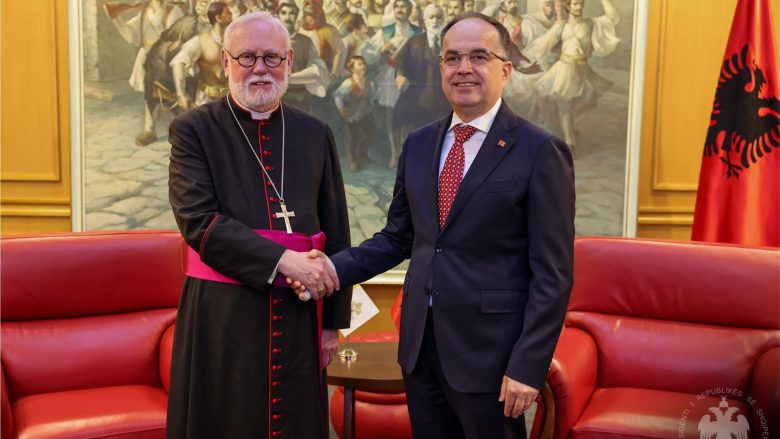 Presidenti i Shqipërisë kërkon njohjen e shtetit të Kosovës nga Vatikani