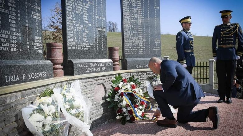 Në 24 vjetorin e masakrës së Izbicës, Haradinaj: Rruga jonë drejt lirisë ishte plot vuajtje e sakrifica