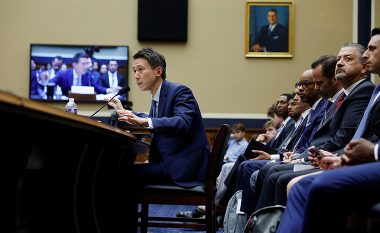 CEO i TikTok dëshmoi para Kongresit amerikan – rrjeti social mund të ndalohet në SHBA