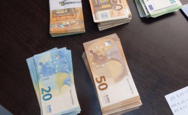 Dogana ia konfiskon gati 30 mijë euro të padeklaruara një qytetari në Vërmicë