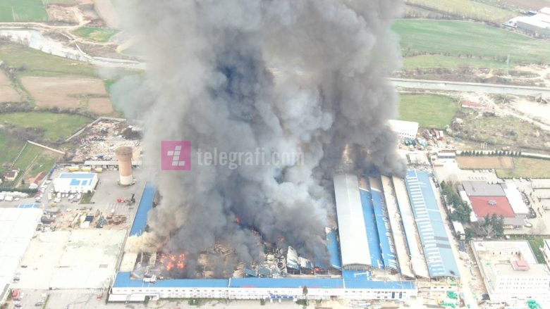 Ende nuk dihet shkaktari i zjarrit në ELKOS Center, kompania paralajmëron ndërtimin e objektit të ri