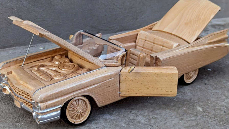 Vetura Cadillac e krijuar nga blloqe druri duket gati për ‘vozitje’