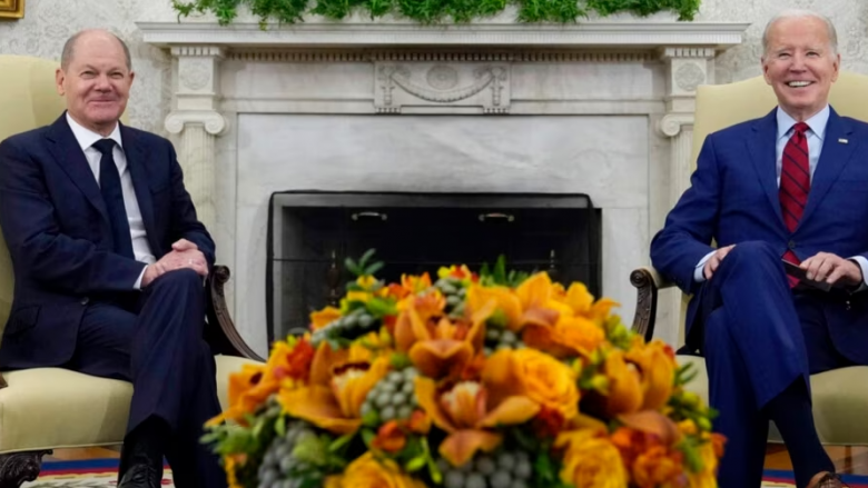 Presidenti Biden dhe kancelari Scholz nënvizojnë unitetin transatlantik në mbështetje të Ukrainës