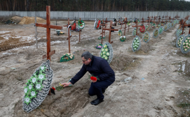 1 vit pas çlirimit të Bucha-s, Zelensky: Ukraina nuk do t'i falë kurrë trupat ruse