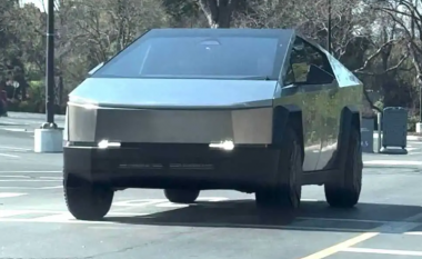 Imazhe të tjera të prototipit Tesla Cybertruck, i mungon fshirësja masive e xhamit