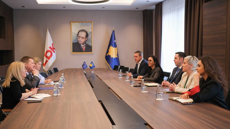 Shefi i Zyrës së BE-së në Kosovë i kërkon Abdixhikut përkrahje për Marrëveshjen e Ohrit
