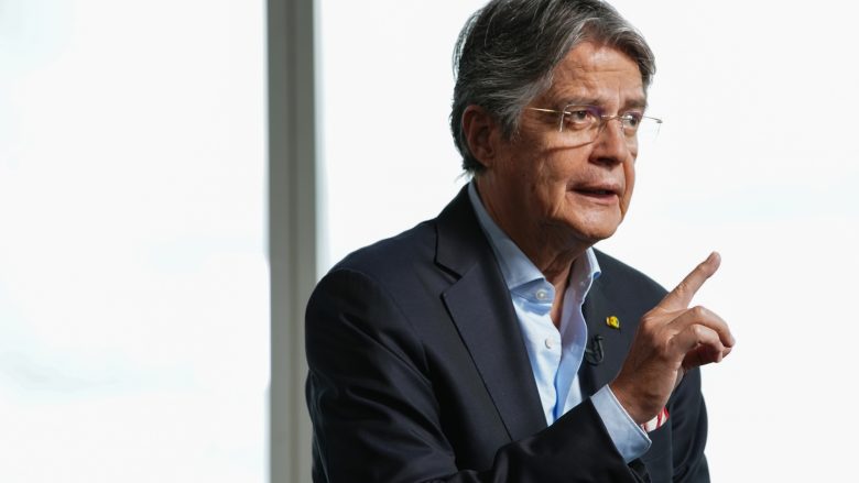 Lidhje me mafian shqiptare, Presidenti i Ekuadorit rrezikon shkarkimin