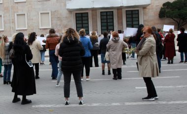 Lidhja Demokratike e Gruas organizon protestë në Tiranë