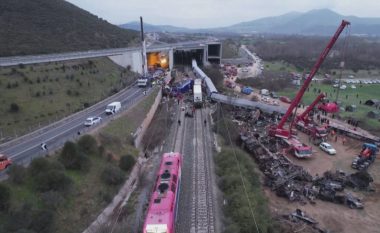 Dyshohet për katër shqiptarë të vdekur nga përplasja e trenave në Greqi