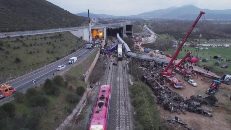 Dyshohet për katër shqiptarë të vdekur nga përplasja e trenave në Greqi