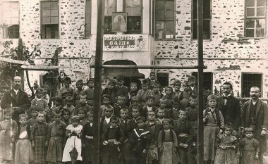 Shkolla shqipe u hap me lejen e Stambollit dhe me mbështetjen e zyrtarëve osmanë në Korçë