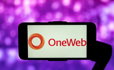 Rivali i Starlinkut, OneWeb synon mbulim global të internetit përmes satelitëve