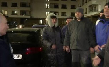 'Kjo është një gënjeshtër, është e gjitha vetëm një shfaqje': Një zë 'misterioz' erdhi drejt Putinit ndërsa presidenti rus vizitoi Mariupolin