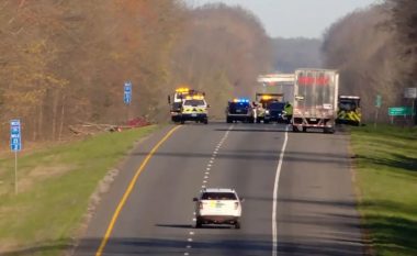 Gjashtë të vdekur, përfshirë pesë fëmijë, pas një aksidenti në një autostradë të Tennessee