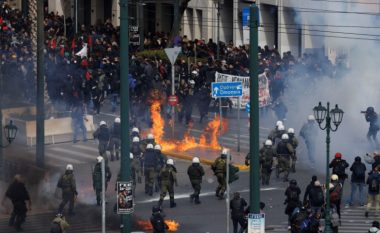 Protesta të dhunshme në Greqi