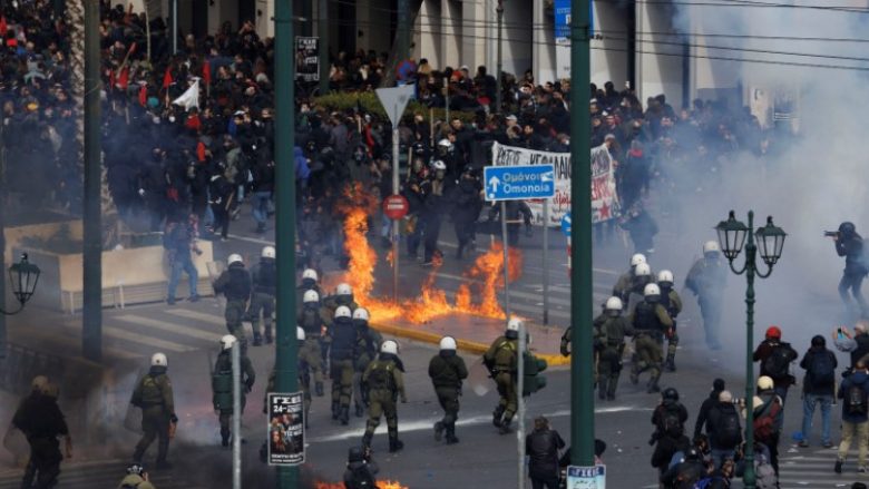 Protesta të dhunshme në Greqi