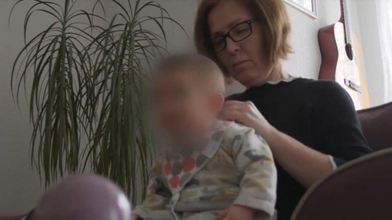 Gruaja që siguron strehim të përkohshëm për fëmijët e braktisur në Kosovë