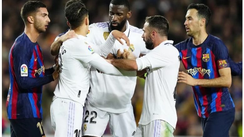 Lojtarët e Barcelonës dhe Realit janë dashur të ndahen në stërvitjen e Spanjës, tensionet nga El Clasico vazhdojnë