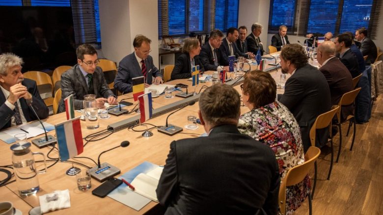 ​Lajçak mbyll vizitën me takimin me ambasadorët e akredituar në Kosovë