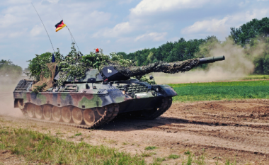 Kompania gjermane e armëve dëshiron të blejë tanke zvicerane për Ukrainën