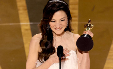 Michelle Yeoh bëhet e para aziatike që fiton “Oscar” për ‘aktoren më të mirë’