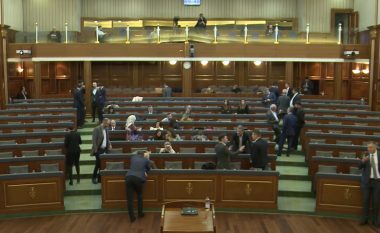Pozita pa deputetët e saj në Kuvend, opozita lëshon sallën në mungesë të kuorumit