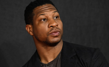 Aktori i “Marvel”, Jonathan Majors arrestohet në New York për sulm ndaj një gruaje