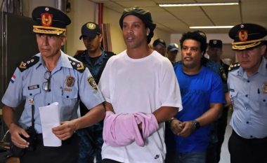 Ronaldinho flet për përvojën e tij në burg: Isha i bindur se do të më rrihnin çdo ditë