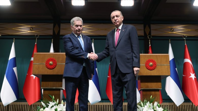 Turqia heq pengesat për anëtarësimin e Finlandës në NATO