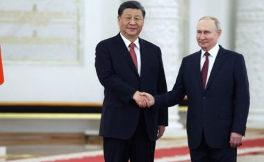 Kina thotë se nuk mban anë në luftën e Ukrainës, por arrin marrëveshje të shumta me Rusinë