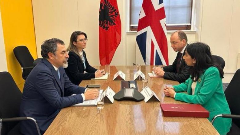 Ministri Çuçi në Londër: Amnistoni shqiptarët pa viza, por që punojnë ndershmërisht