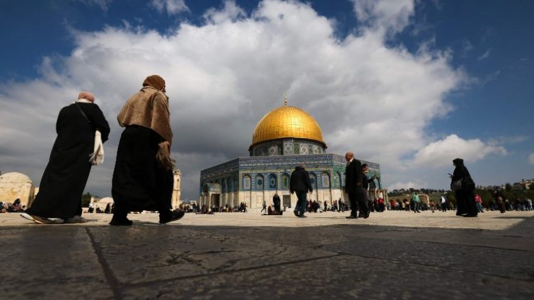 Izraeli do të kufizojë qasjen në Al-Aksa gjatë Ramazanit, meshkujt palestinezë nga 12 deri në 55 vjeç janë ndaluar të hyjnë në xhami