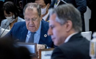 “Jepini fund kësaj lufte agresioni” në Ukrainë, i ka thënë Blinken, Lavrovit të Rusisë – në G20
