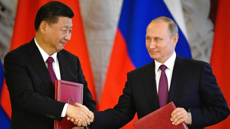 Xi i Kinës bën “një udhëtim miqësie” në Moskë, pak ditë pas lëshimit të urdhër-arrestit për Putinin