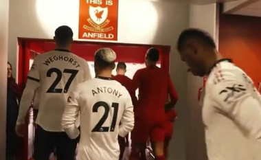 Lojtari i Manchester United preku stemën e Liverpoolit në ‘Anfield’ –  tifozët e ‘Djajve të Kuq’ të zemëruar kërkojnë përjashtimin e tij nga klubi