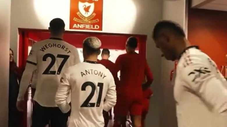 Lojtari i Manchester United preku stemën e Liverpoolit në ‘Anfield’ –  tifozët e ‘Djajve të Kuq’ të zemëruar kërkojnë përjashtimin e tij nga klubi