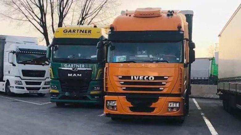 Kamioni me mallra nga Kosova prej tri ditësh mbahet “peng” në Austri