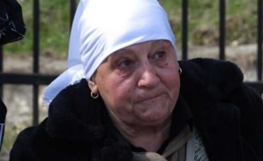 ​“Tash do ta bëjmë operacion në fyt”, mes dhimbjesh e moshuara nga Izbica rrëfen ditën kur forcat serbe ia vranë burrin  