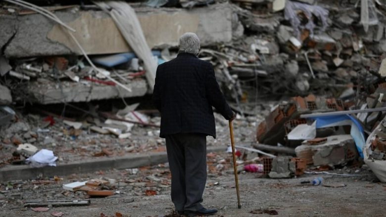 ‘Si të ketë ndodhur dje’: Të mbijetuarit rrëfejnë për frikën që vazhdojnë të kenë, edhe një muaj pas tërmetit shkatërrues në Turqi
