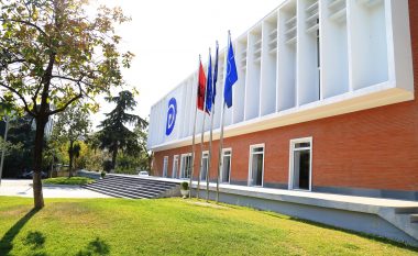 PD dorëzon në KQZ kërkesën për regjistrim në zgjedhjet vendore në Shqipëri