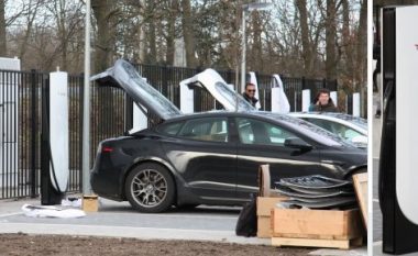 Tesla do të instalojë së shpejti në Evropë mbushësit V4 Superchargers