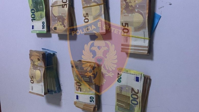 Tentoi të fuste në Shqipëri 34 mijë euro të fituara nga veprimtari kriminale, arrestohet në Durrës 38-vjeçari