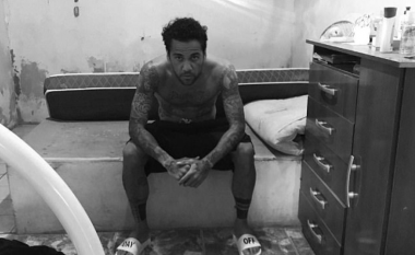 Përmbyset bota e Dani Alvesit shkaku i akuzave për përdhunim - futbollisti ka hyrë tani edhe në grevë urie