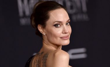 Angelina Jolie po nis një karrierë të re larg filmit