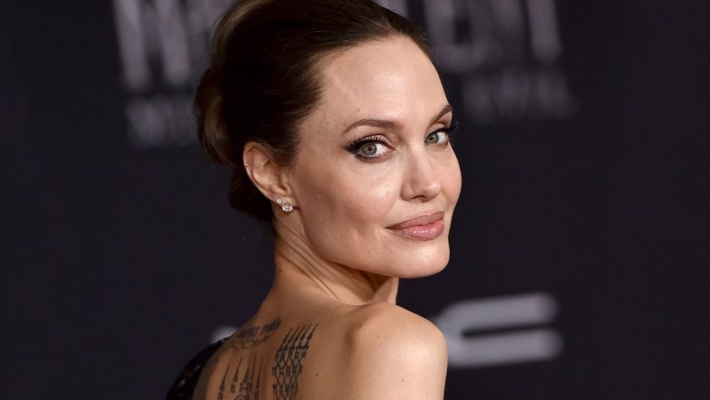 Angelina Jolie po nis një karrierë të re larg filmit