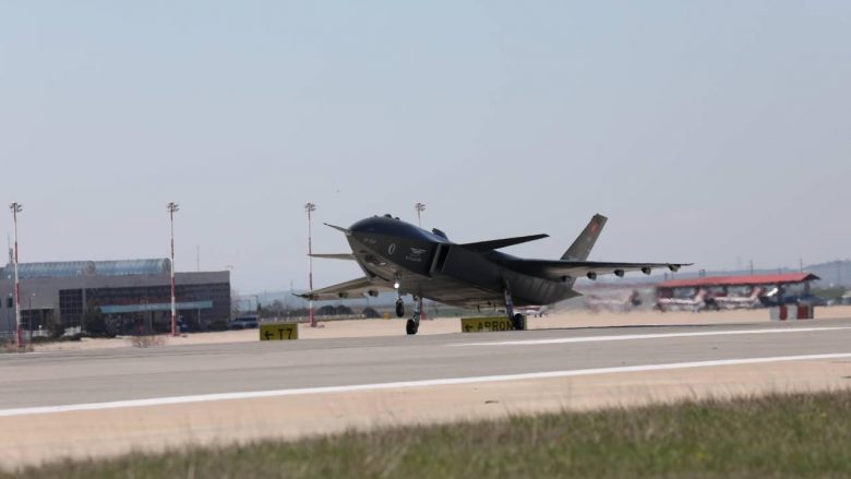 Bayraktar përfunduan me sukses testimin e tretë të aeroplanëve luftarakë pa pilot