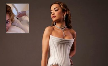 Rita Ora duket e mahnitshme në të bardha teksa përgatitet për xhirimet e klipit të ri muzikor