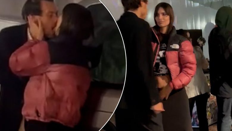 Një lidhje e re dashurie – Harry Styles dhe Emily Ratajkowski shfaqen duke shkëmbyer puthje pasiononte rrugëve të Tokios